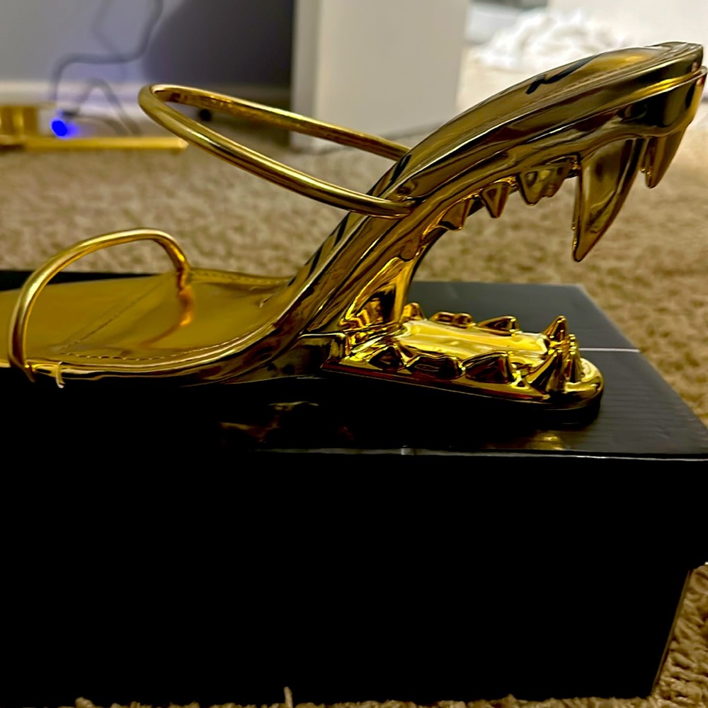 Gold Cape Robbin open teeth heels